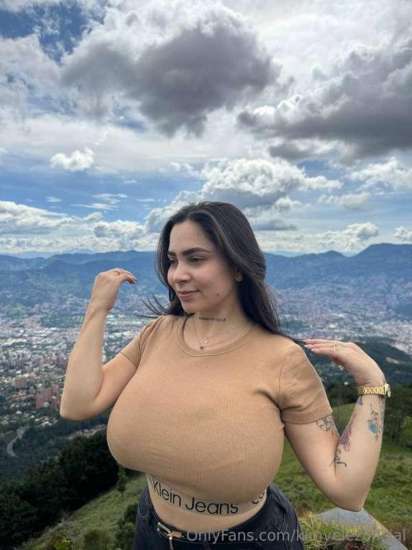 From Colombia with love and luscious curves... do you feel t..