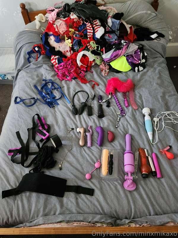 A day of organizing the toy and lengrie cupboard.
Do I give ..