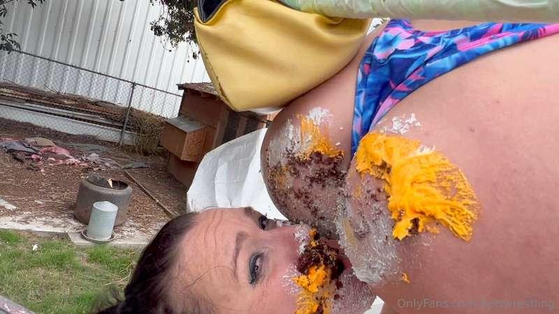 Friday! Cupcake Stinkface with @steviekixx 