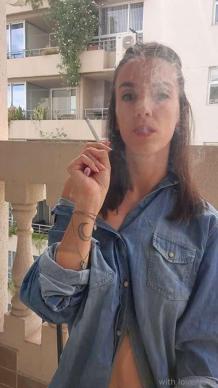 smokingjulie image #1