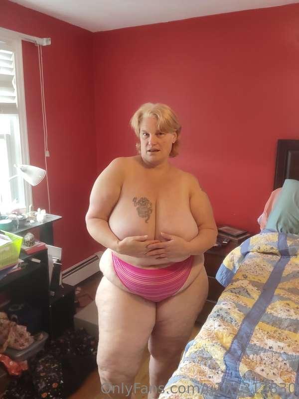 Who wants to see my tits 👿