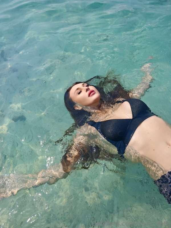 Let's let go of all worries together and be like the ocean -..