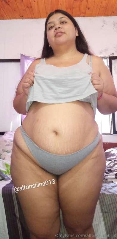  It's Tuesday and I think my belly button looks weird lol 🤭
