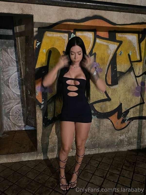 This dress deserves a night under the city lights. 🌃💎