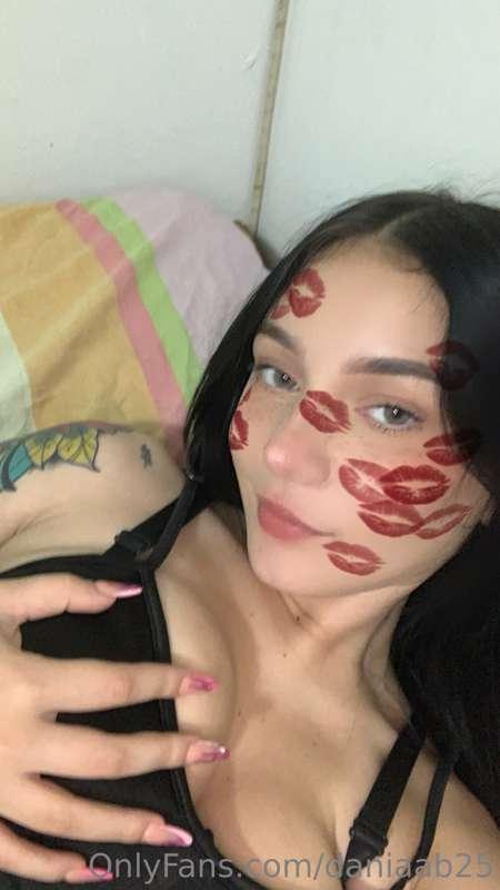 How about we sext right now babe? 👄