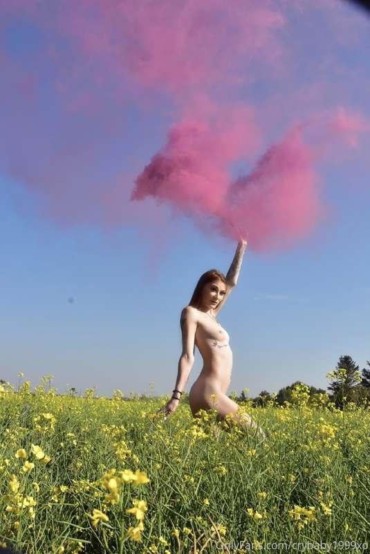Anyone wanna come run around naked in a feild with me& a cou..