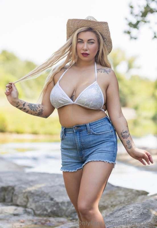 stop scrolling and drooling and come fuck me under this sun,..