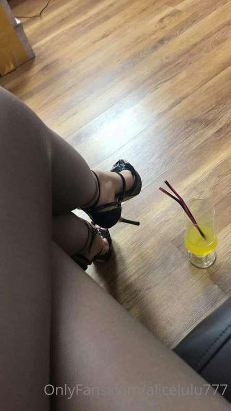 #feet #footfetish good boys stay under my feet and lick