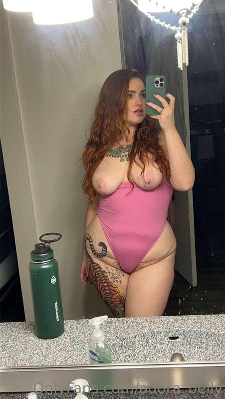 How do we feel about mirror selfies??