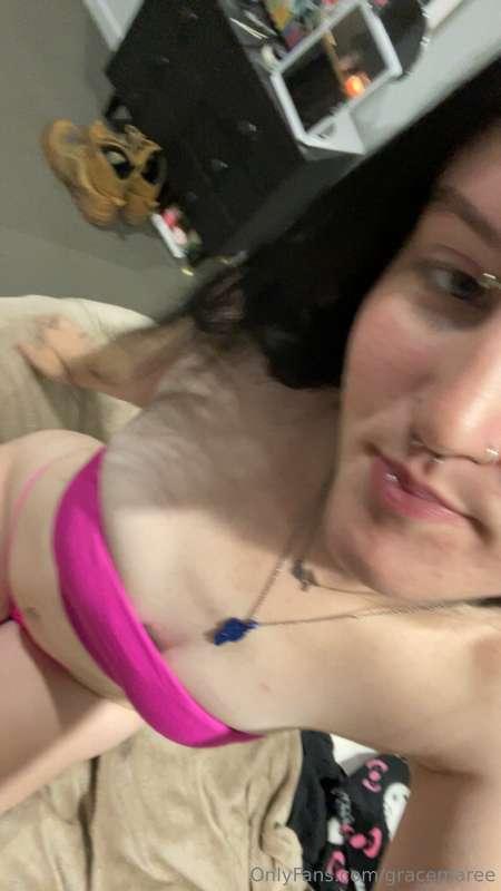 Wanna see what I’m sitting on?? It could be your fat cock 🤤