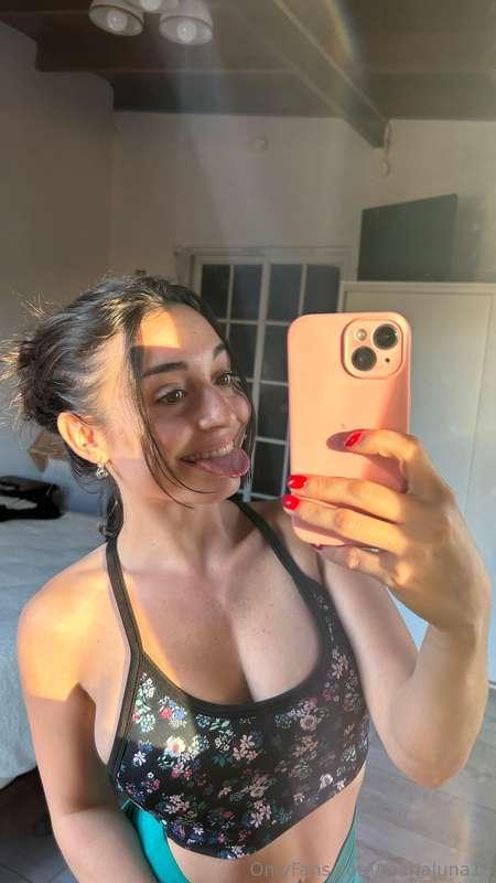 Sunshine on my face, and Feeling the warmth..🌞😍
