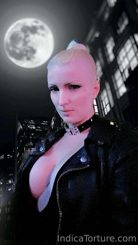 Mistress needs a new reliable femme slave.. DM Me.. 💋♥️👠