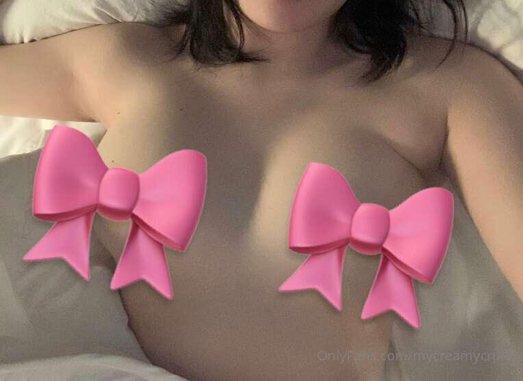 HAPPY NEW YEAR🍓🥛 Check your dm!!<3 i sent you a new year gif..