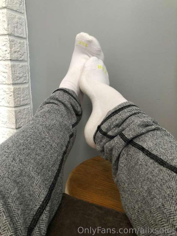 Do you like white socks? 😜