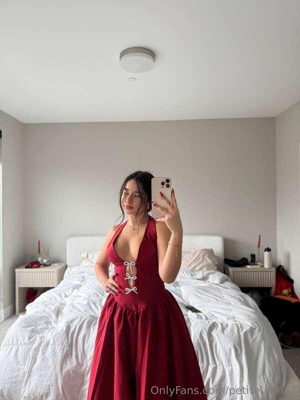the girlies are looking good in this outfit 🍒