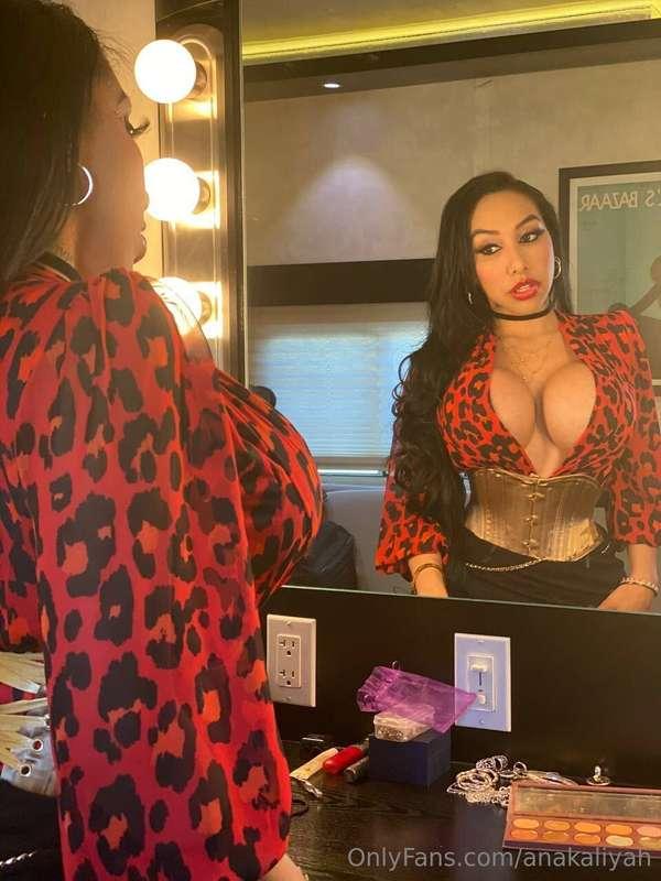 Red lips that turn heads 💄 👄