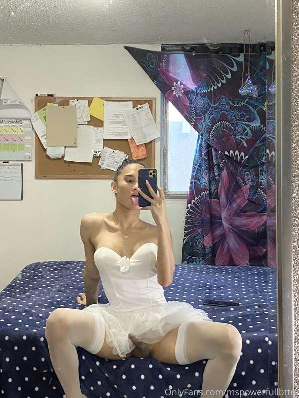 Can someone sit or suck me while im on my white costume? 😜😜