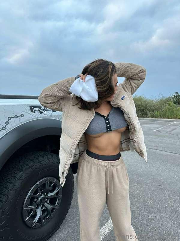 🤫 Cold mornings have this fun effect on me 🥥🥥 
Tip on this p..