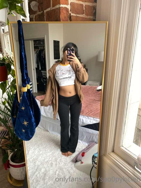 going for a Sunday stroll hby?🚶🏻‍♀️🤍