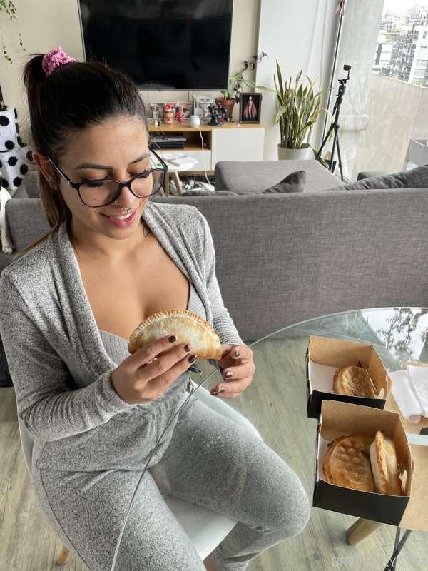 Saturday breaking diet 🤤 do you know what am I having?

Dia ..