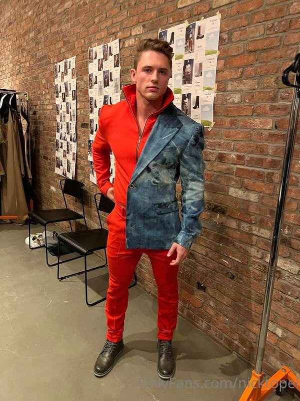 Cold as fire 🔥 & hot as ice 🧊 

Wearing: Jose Ventura