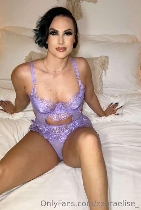 What comes to mind when you see me? DM me for sexy pics and ..