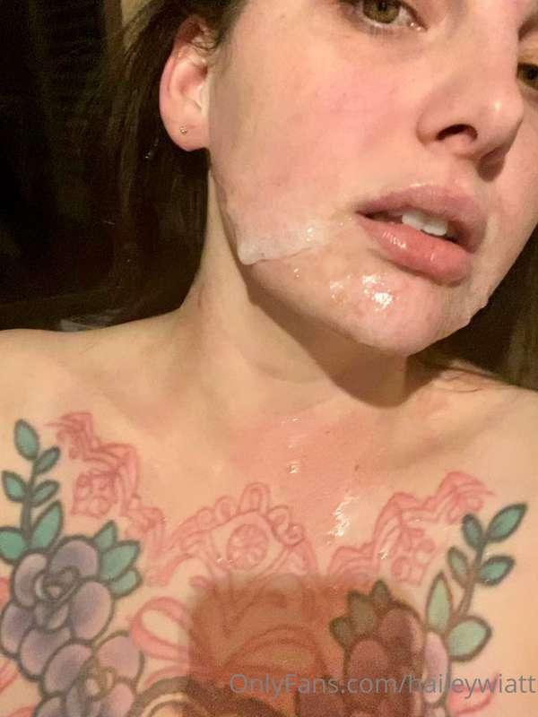 Im at work, thinking about the facial I got last night🤤😈