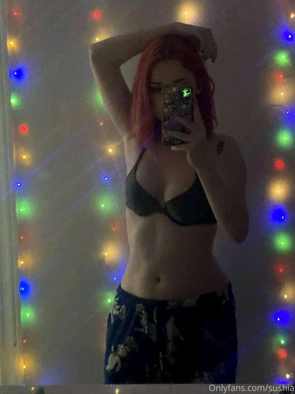 i just think my curves look hot here ;)