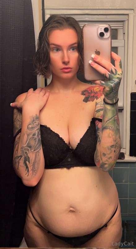 Yes, I’m pregnant 🙂 Enjoy some extremely swollen pregnant ti..