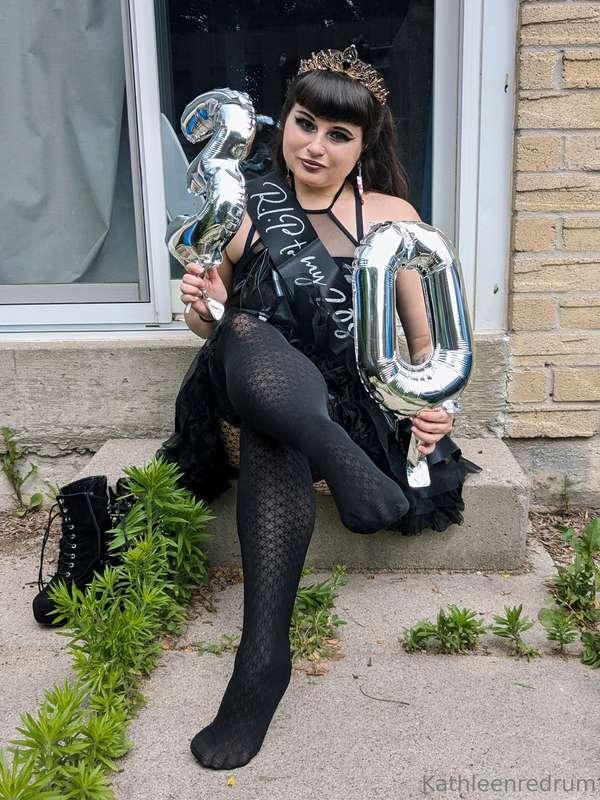Welcoming my dirty thirty era!! 🎉✨ I'm going to be taking a ..