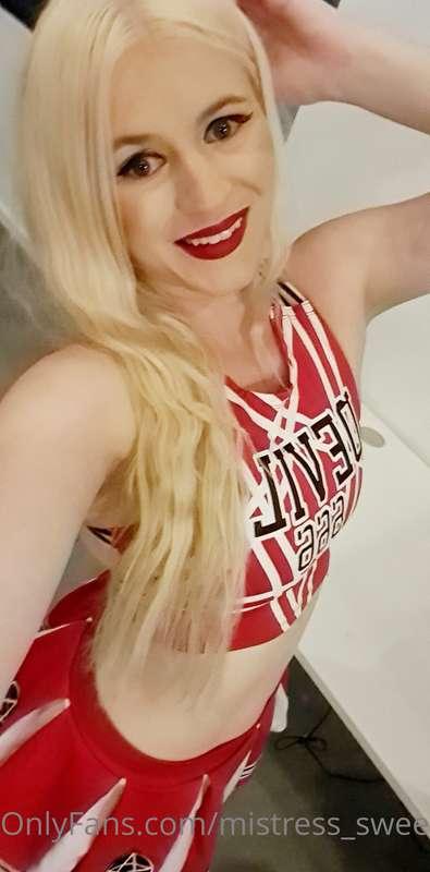 Im a cheerleader and your not 😍😛