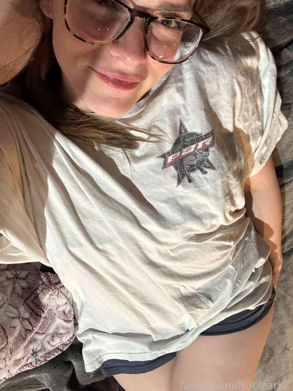 Come to bed with me 😴

#brunette #glasses #natural #milf #pawg #freckles #mature #curvy #longhair #longlegs
