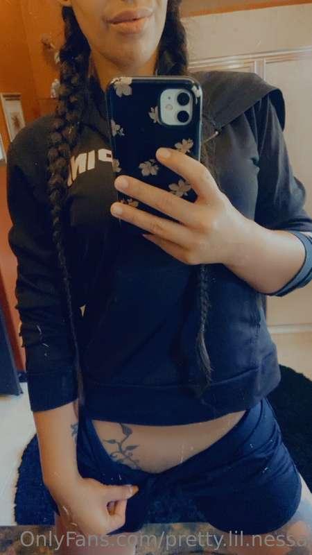 Snapped this while I was cleaning the mirror today 😝👌🏽💋