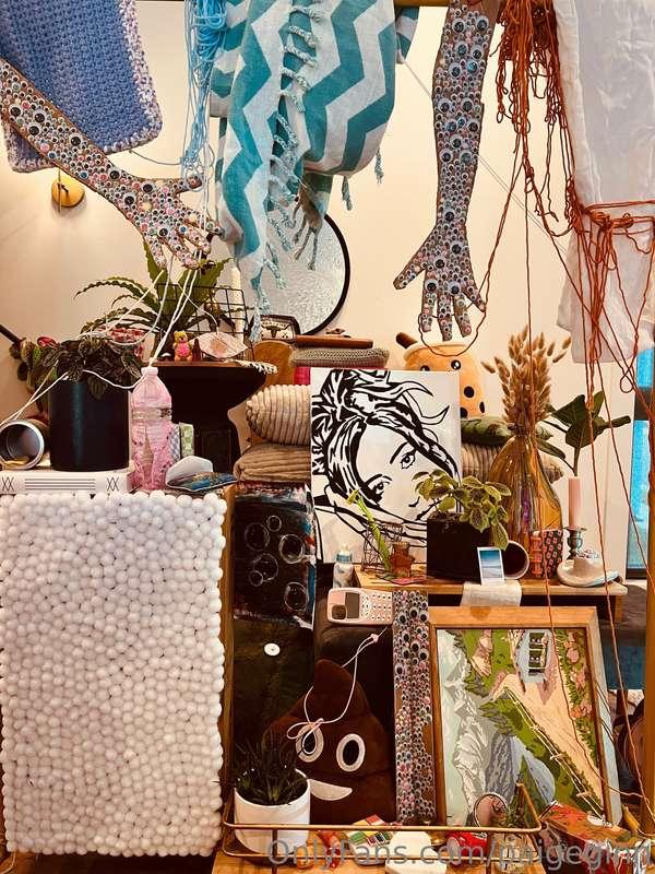 I spy my lil brown eye 👁️🧋