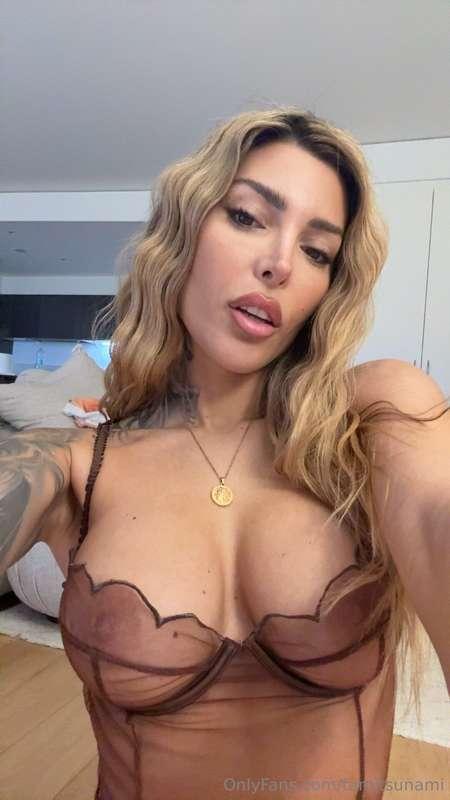 "Ma ch'e' fatt 'e capille? Te vec chiù selvaggia, chiu leone..