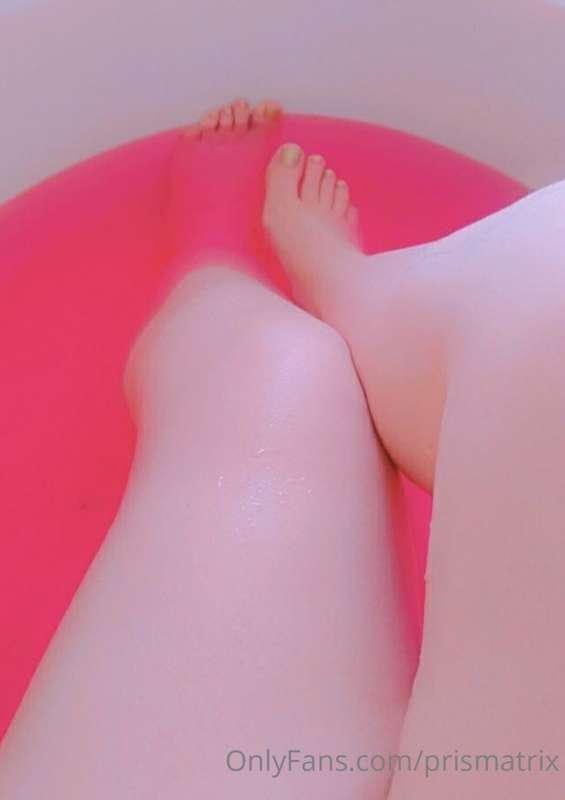 Pink leggies. I love bath bombs. Not cleaning up glitter aft..