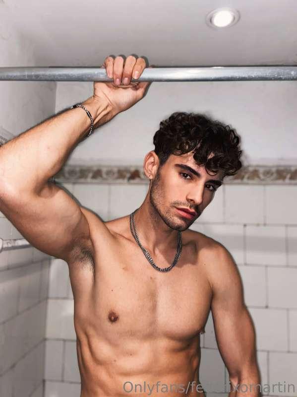 𝐓𝐡𝐫𝐞𝐞𝐬𝐨𝐦𝐞 𝐰𝐢𝐭𝐡 𝟐 𝐇𝐔𝐍𝐊𝐒 💪🏼  I was filming a video for two guy..
