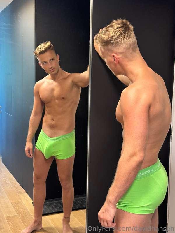 I want you to undress me.😜