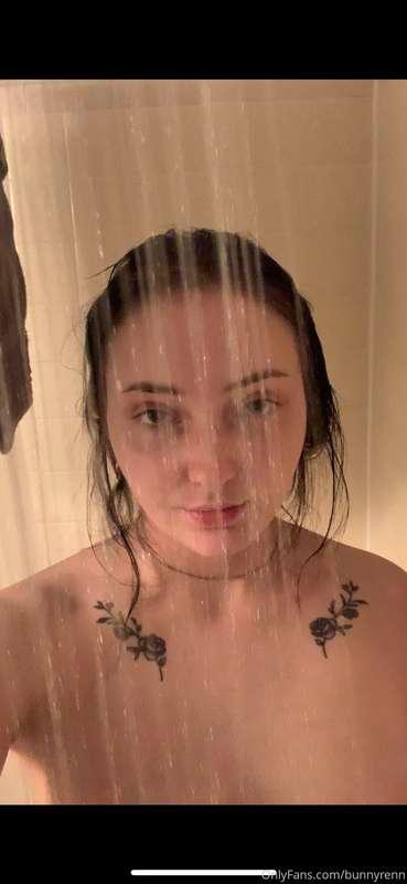 two shower videos 🚿🧼 watch me rub my wet soapy pussy and bla..