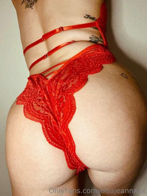 if you stopped scrolling you have to describe my ass in one ..