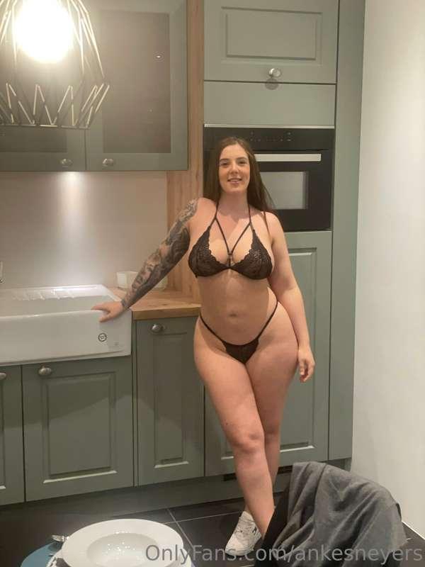 So this kitchen is not what it appaers.. 🙃 Little flash whil..
