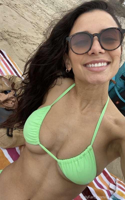 Mandatory selfie by the beach. 😎 Can you see in my smile I'm..