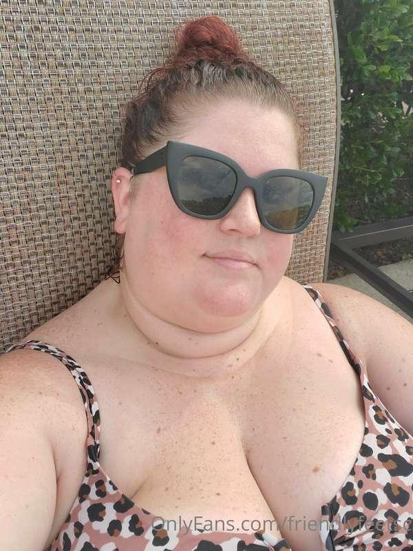 I've got the pool to myself this afternoon 😍