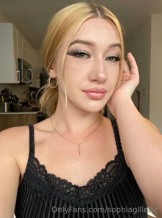 Touch yourself and think about me, babe🍈🍈