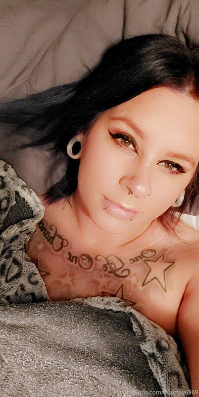 I just felt cute here. 
Give me love ?