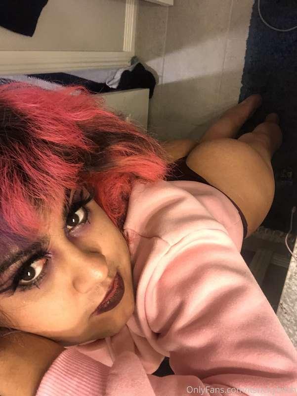 Good morning my little subs. Here’s some booty that needs wo..