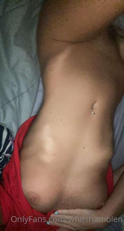 Very horny, dm me😏