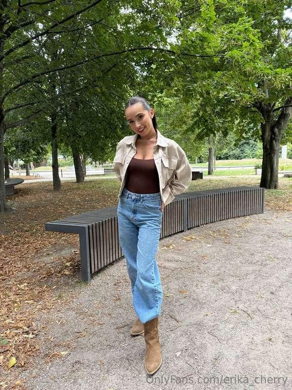 Fall outfits are slowly making their way into my wardrobe 🍂😁..