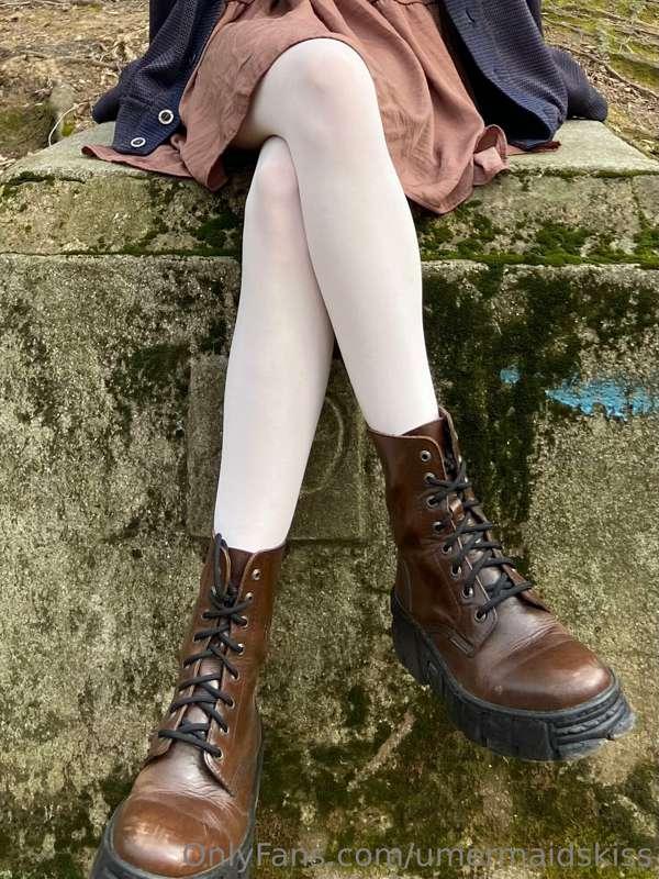 Who will lick my boots? 😋