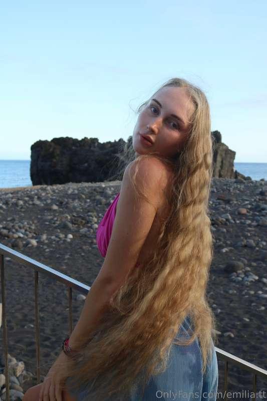 The wind mussed my hair, the salty air touched my collarbone..
